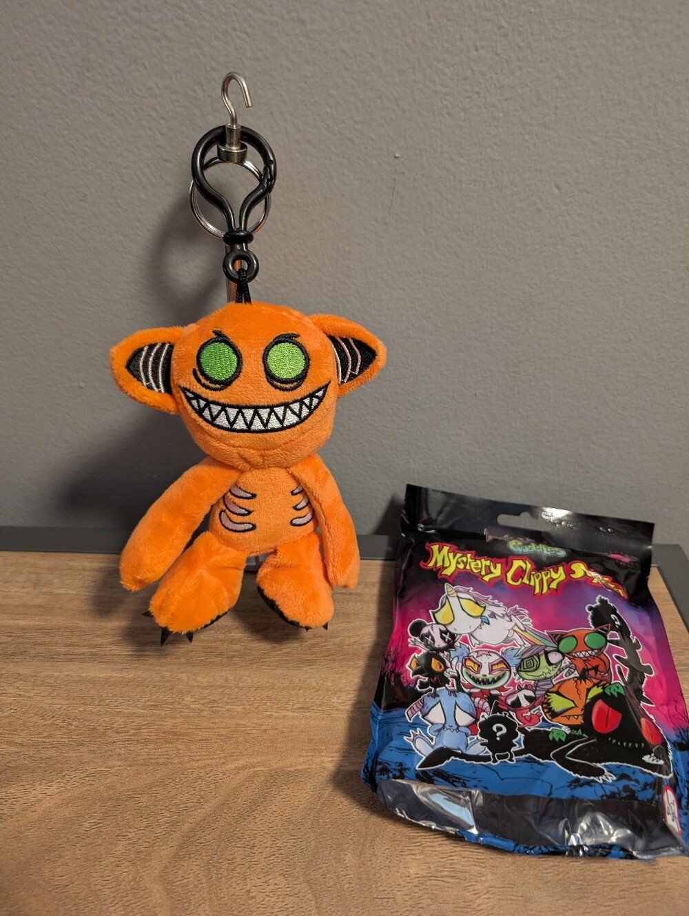 Gus Fink x SOXO Orange Slurg Mystery Clippy Plush Keychain Creepy Kawaii NEW